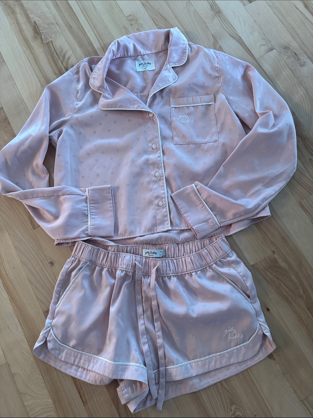 Gilly Hicks Hollister Light Pink Satin Pajama Top & Shorts Set size Medium m